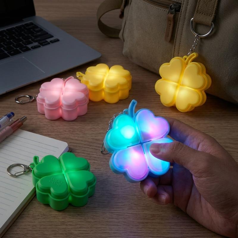 Kid Toys Ads - 【AD】Llavero LED con diseño de trébol